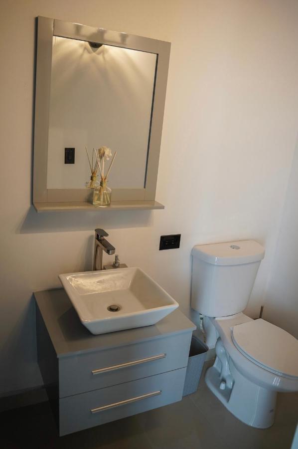 North Breeze Guest House 1 Levittown Luaran gambar